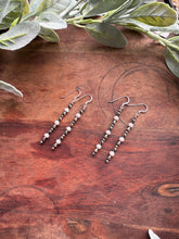 Load image into Gallery viewer, Teardrop &amp; pearl earrings
