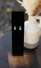 Load image into Gallery viewer, Golden Hills Flower earrings
