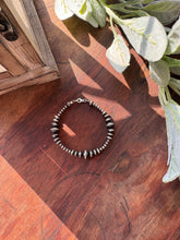 Load image into Gallery viewer, Graduated Saucer Navajo Pearl Bracelet
