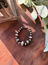 Load image into Gallery viewer, 8-16mm staggered Navajo pearl bracelet
